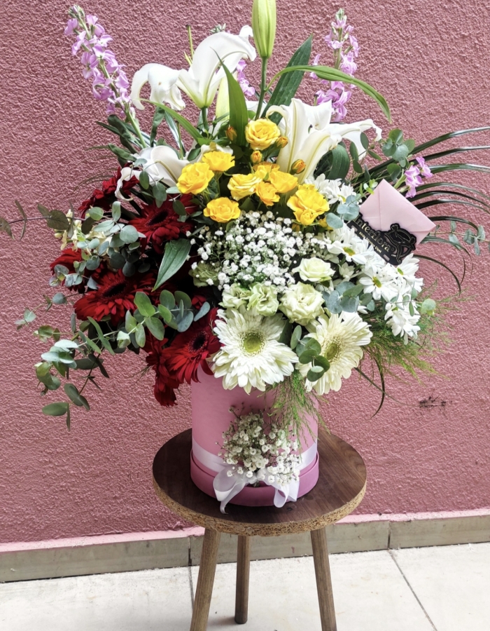 Kutuda Renkli Aranjman