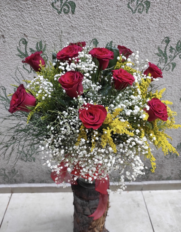 Cam Vazoda 11 Kırmızı Gül 