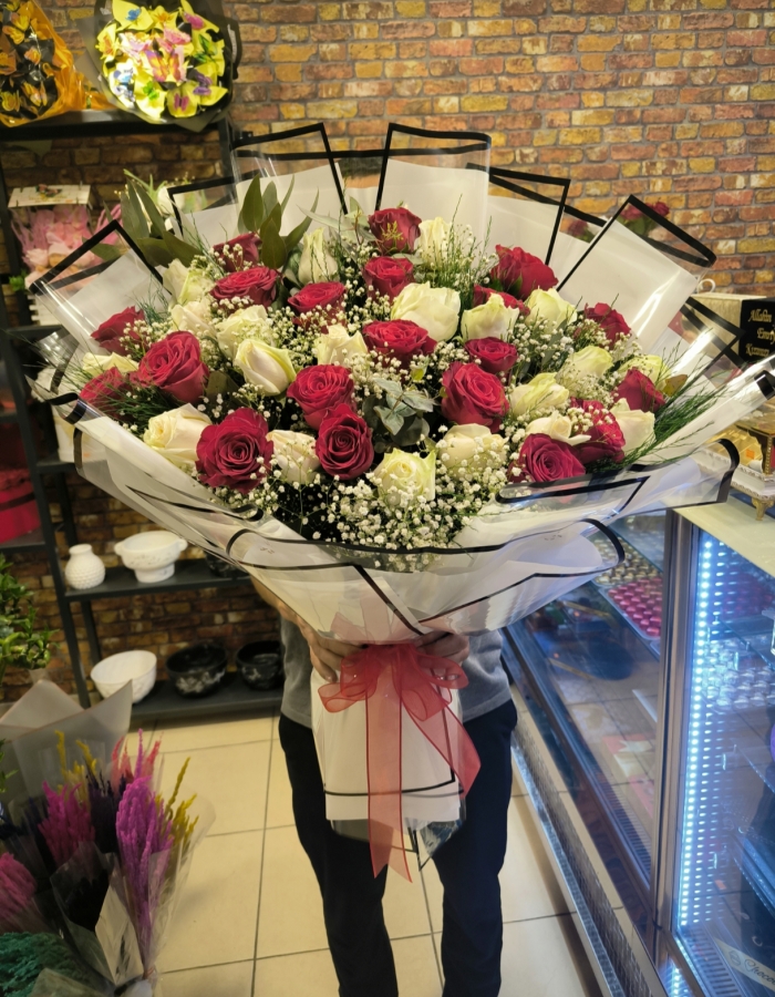 Kırmızı & Beyaz Gül Buketi 41Adet